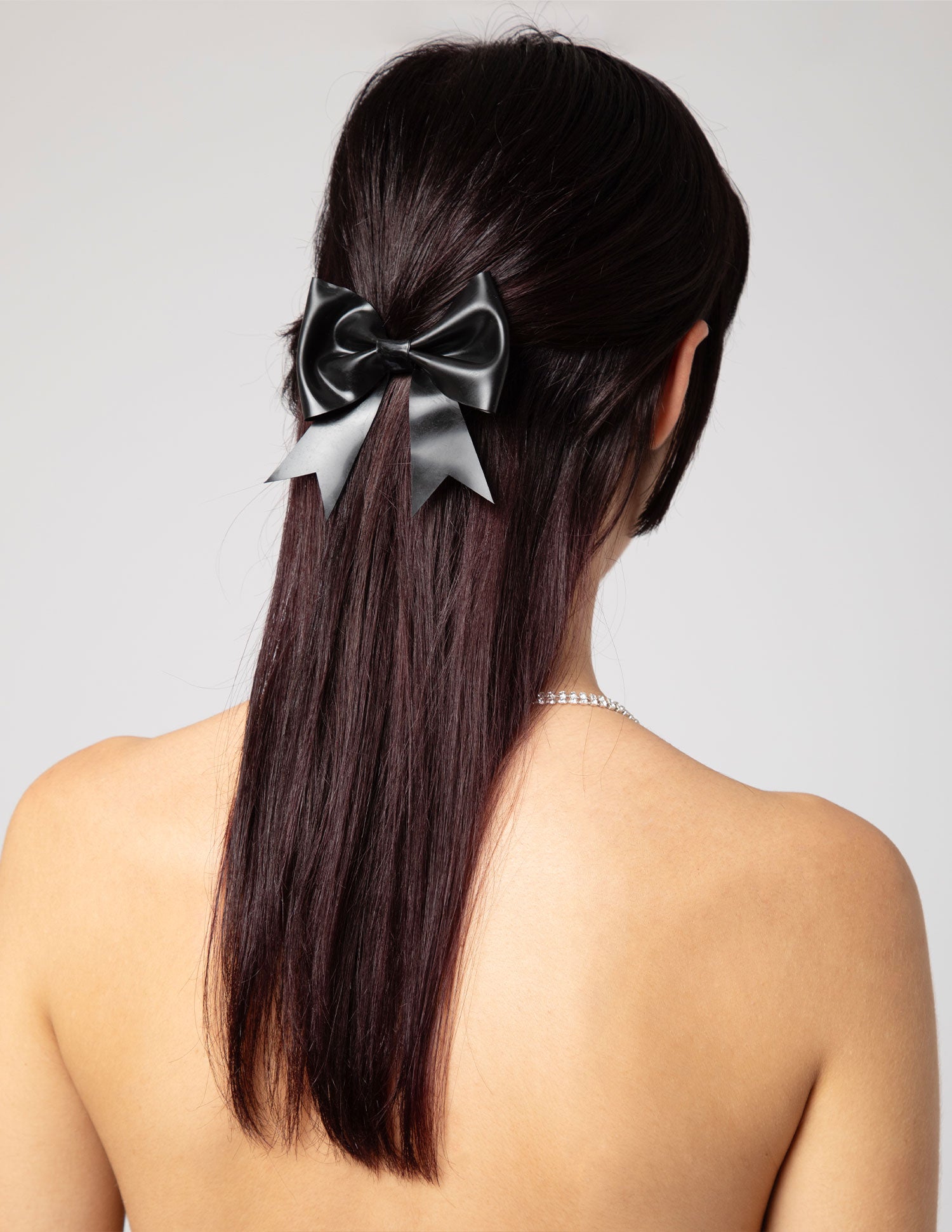 Latex bow clip