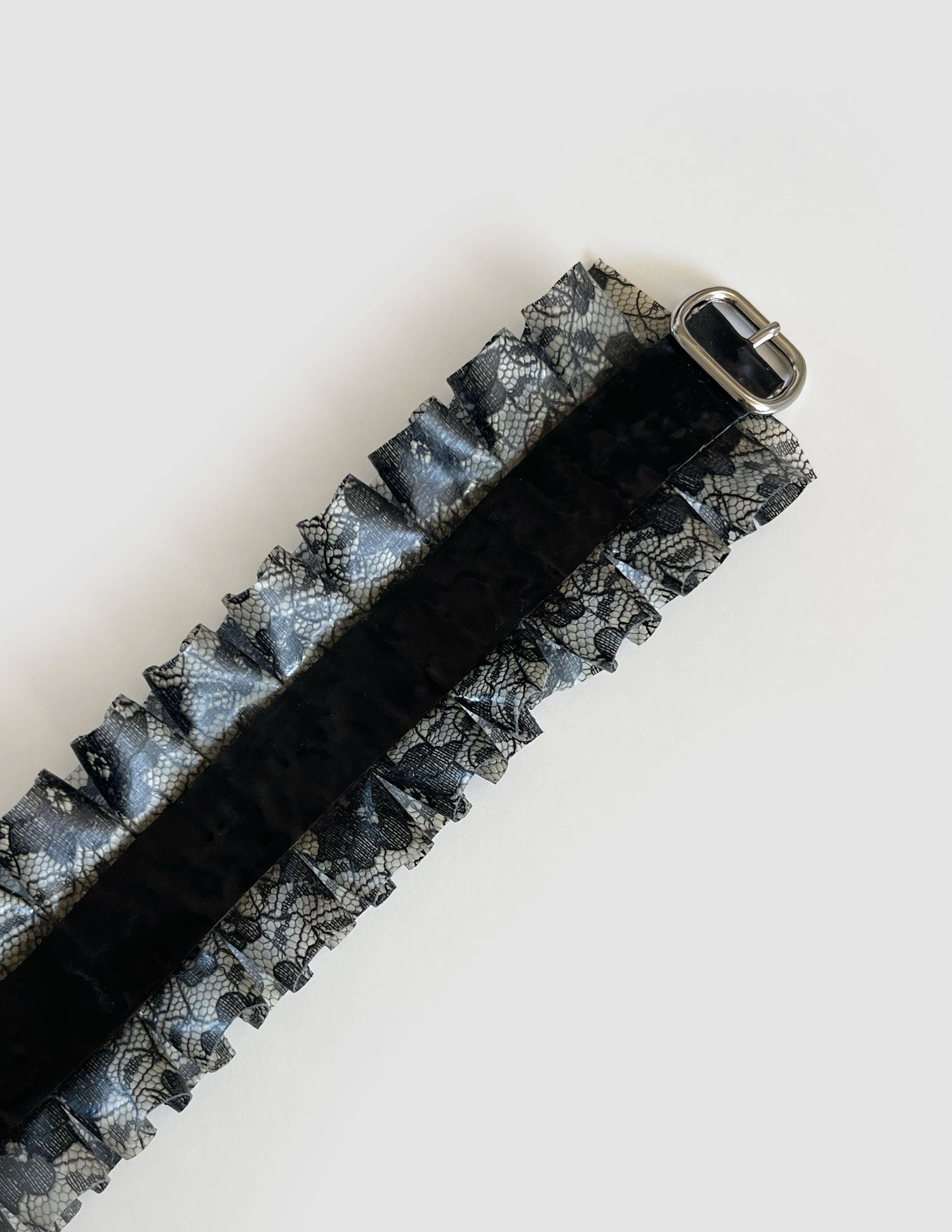 Choker con pieghe in pizzo