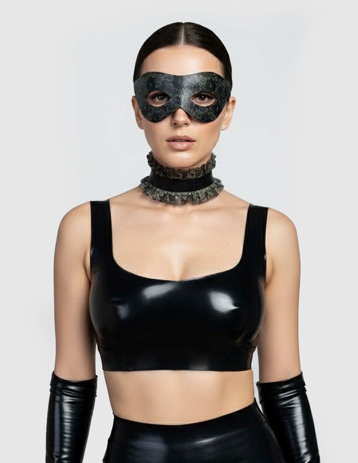 Choker con pieghe in pizzo